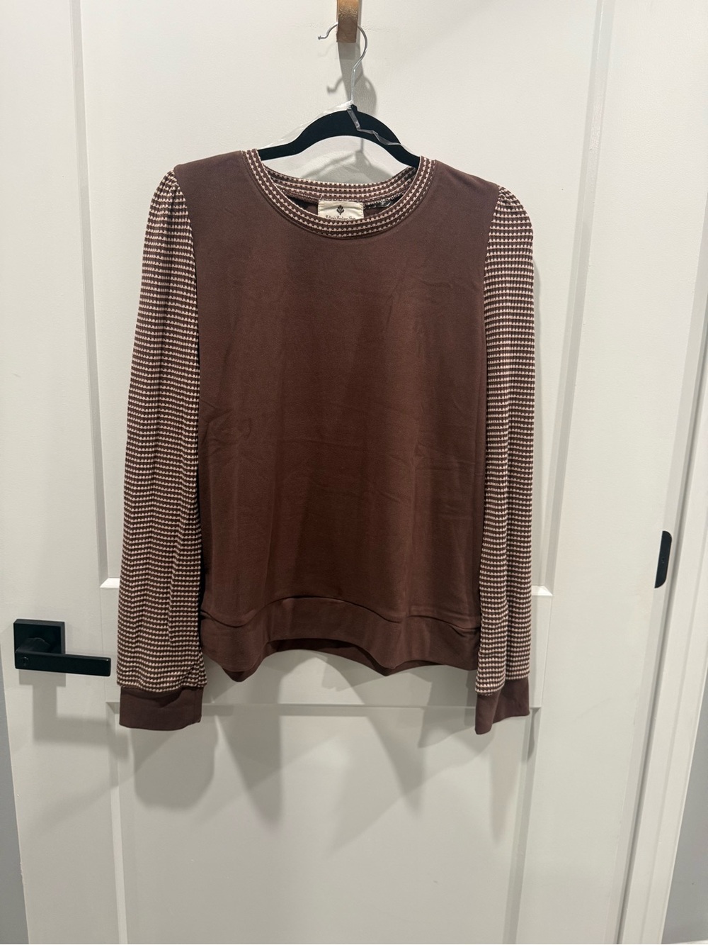 New Betsey Boutique Brown Crewneck Sweater with Patterned Sleeves